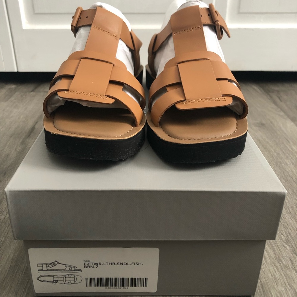 NWT Everlane fisherman sandal, brown color, size 7